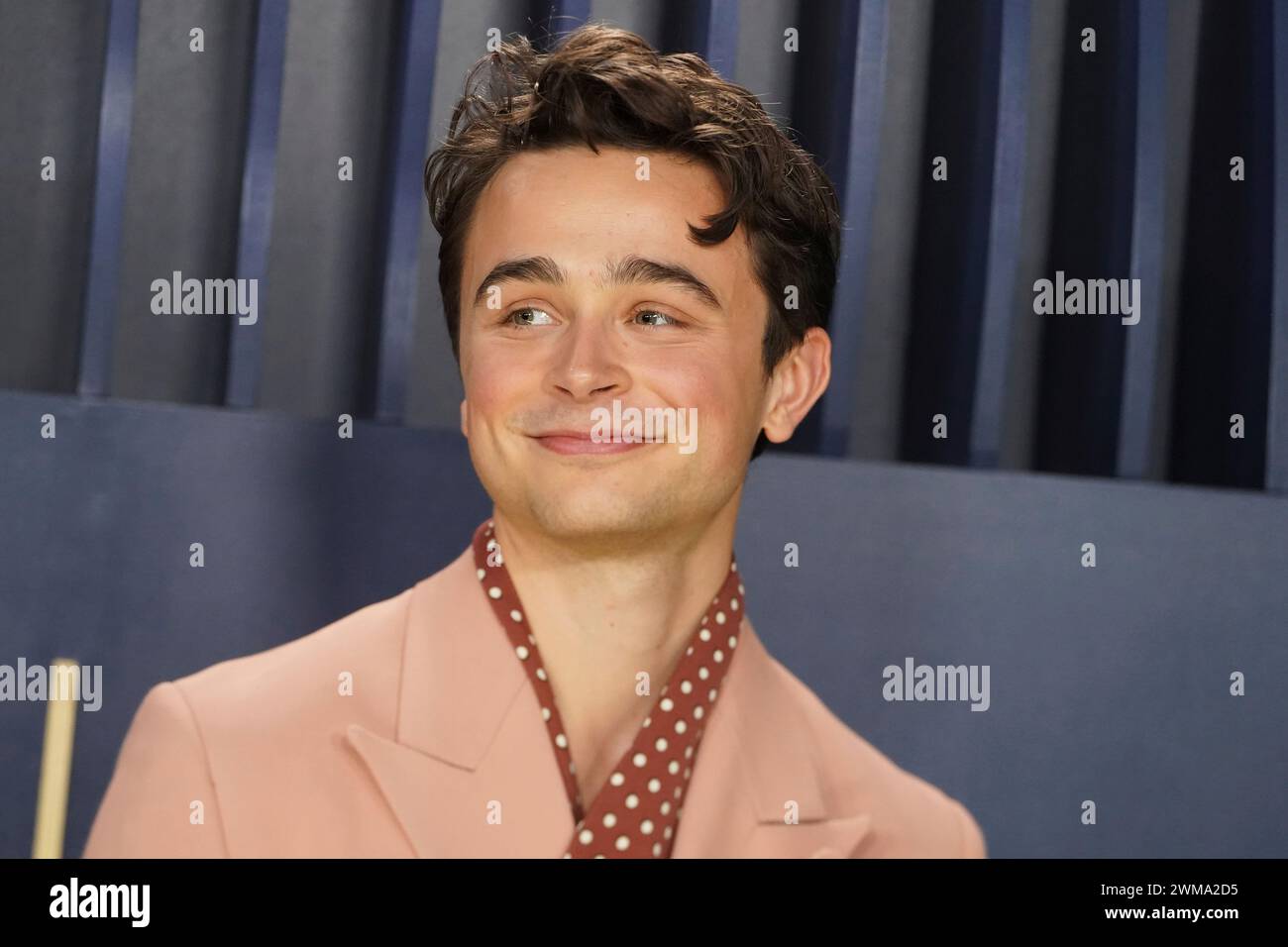 Ben Ahlers arrives at the 30th annual Screen Actors Guild Awards on