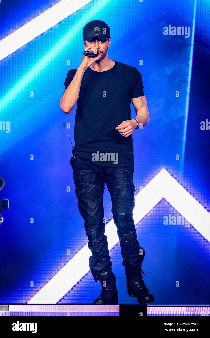 Amazon.co.jp: Enrique Iglesias: ミュージック