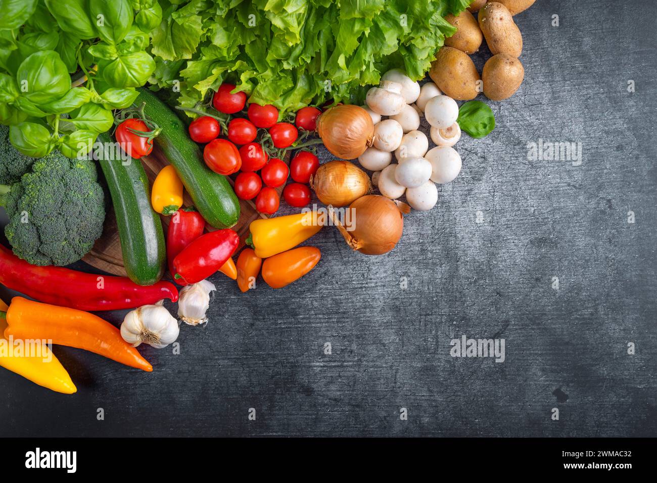 Fresh lettuce, courgettes, broccoli, tomatoes, peppers, mushrooms ...