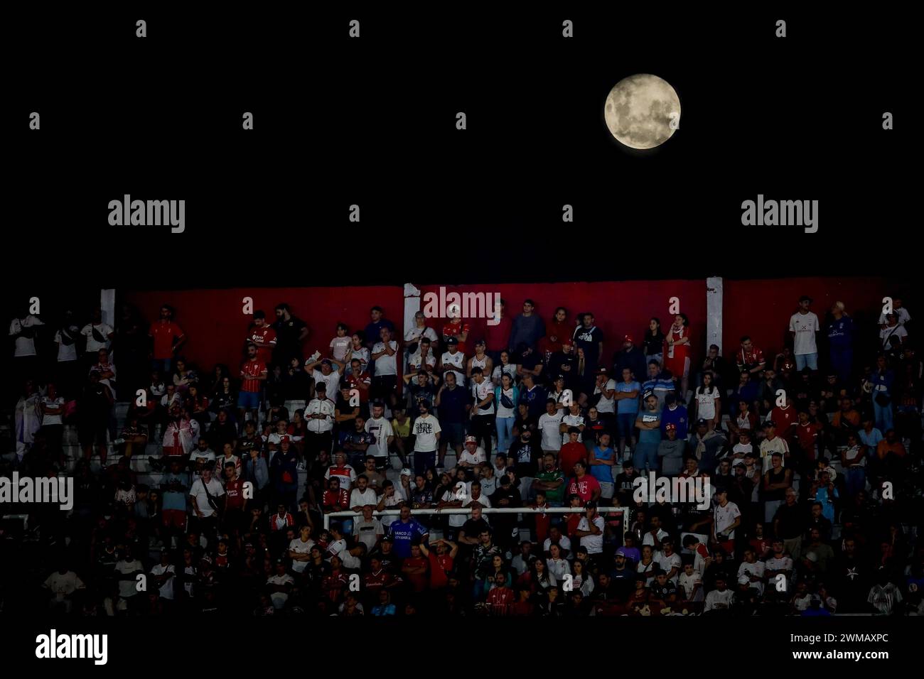 Buenos Aires, Argentina. 24th Feb, 2024. Full moon seen during the match between Huracan and San Lorenzo as part of Fecha 7 - Copa de la Liga Argentina de Futbol 2024 at Tomas Duco Stadium. Final score: Huracan 0 - 0 San Lorenzo. (Photo by Roberto Tuero/SOPA Images/Sipa USA) Credit: Sipa USA/Alamy Live News Stock Photo