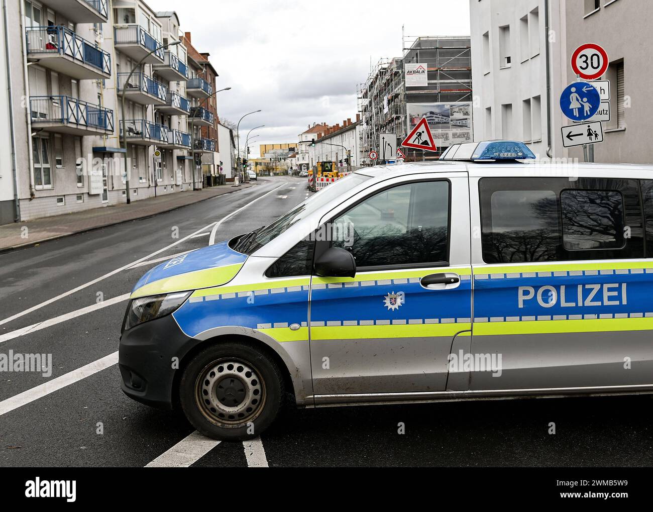 25.02.2024, xpsx, Lokal Hanau Bombenfund in Hanau, v.l. Weltkriegsbombe