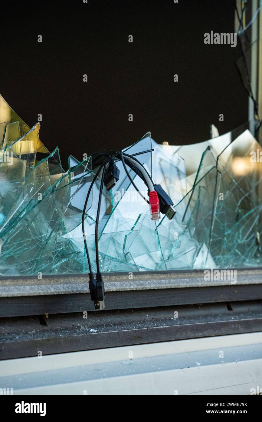 Car theft by computer hi-res stock photography and images - Alamy