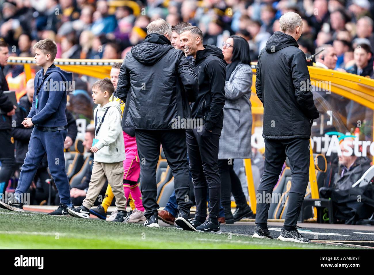 Wolverhampton, UK. 25th Feb, 2024. Wolves' manager, Gary O'Neill greets ...