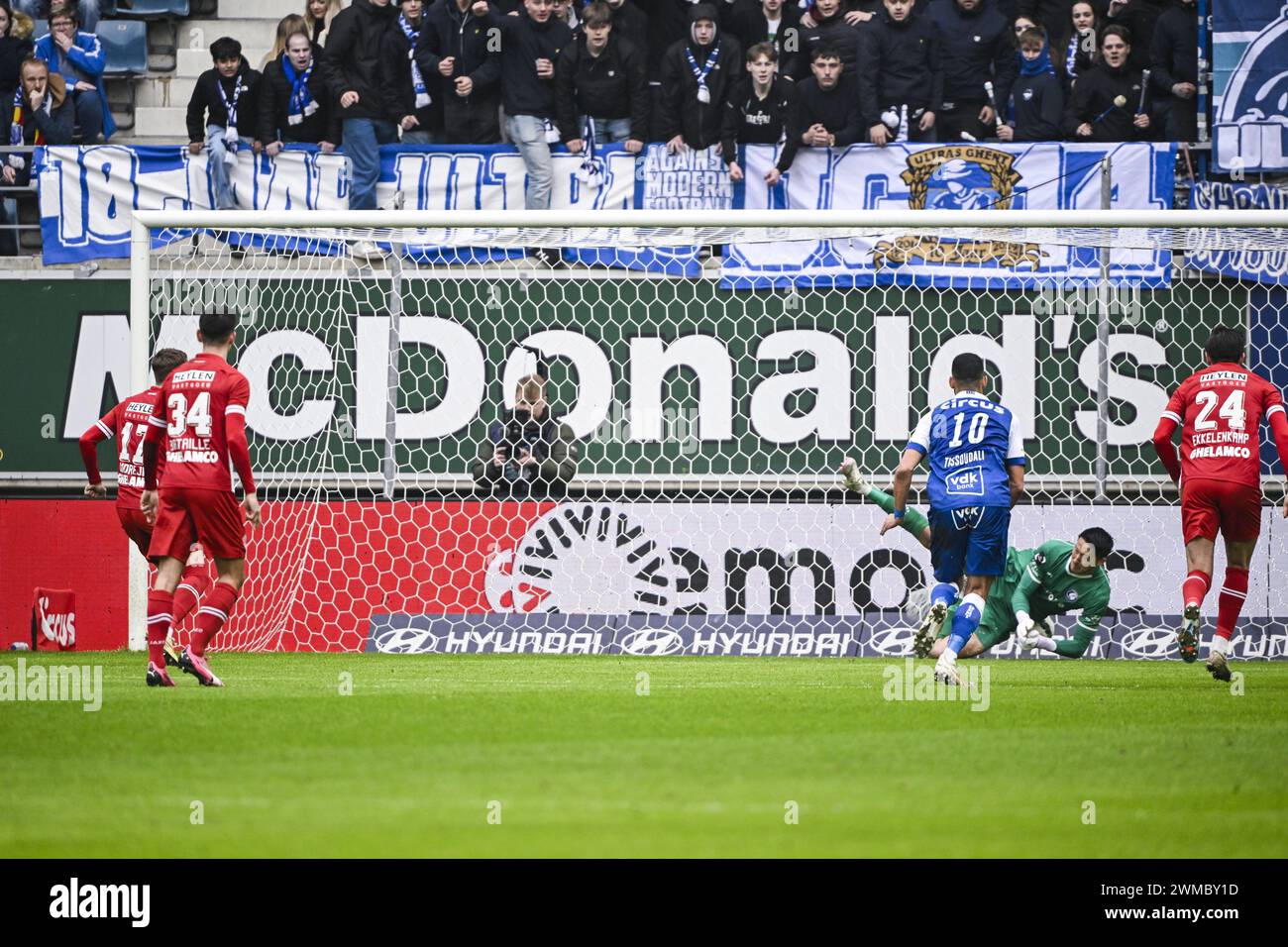 Gent, Belgium. 25th Feb, 2024. Antwerp's Jacob Ondrejka and Gent's goalkeeper Daniel Schmidt pictured in action during a soccer match between KAA Gent and Royal Antwerp FC, Sunday 25 February 2024 in Gent, on day 27 of the 2023-2024 season of the 'Jupiler Pro League' first division of the Belgian championship. BELGA PHOTO TOM GOYVAERTS Credit: Belga News Agency/Alamy Live News Stock Photo