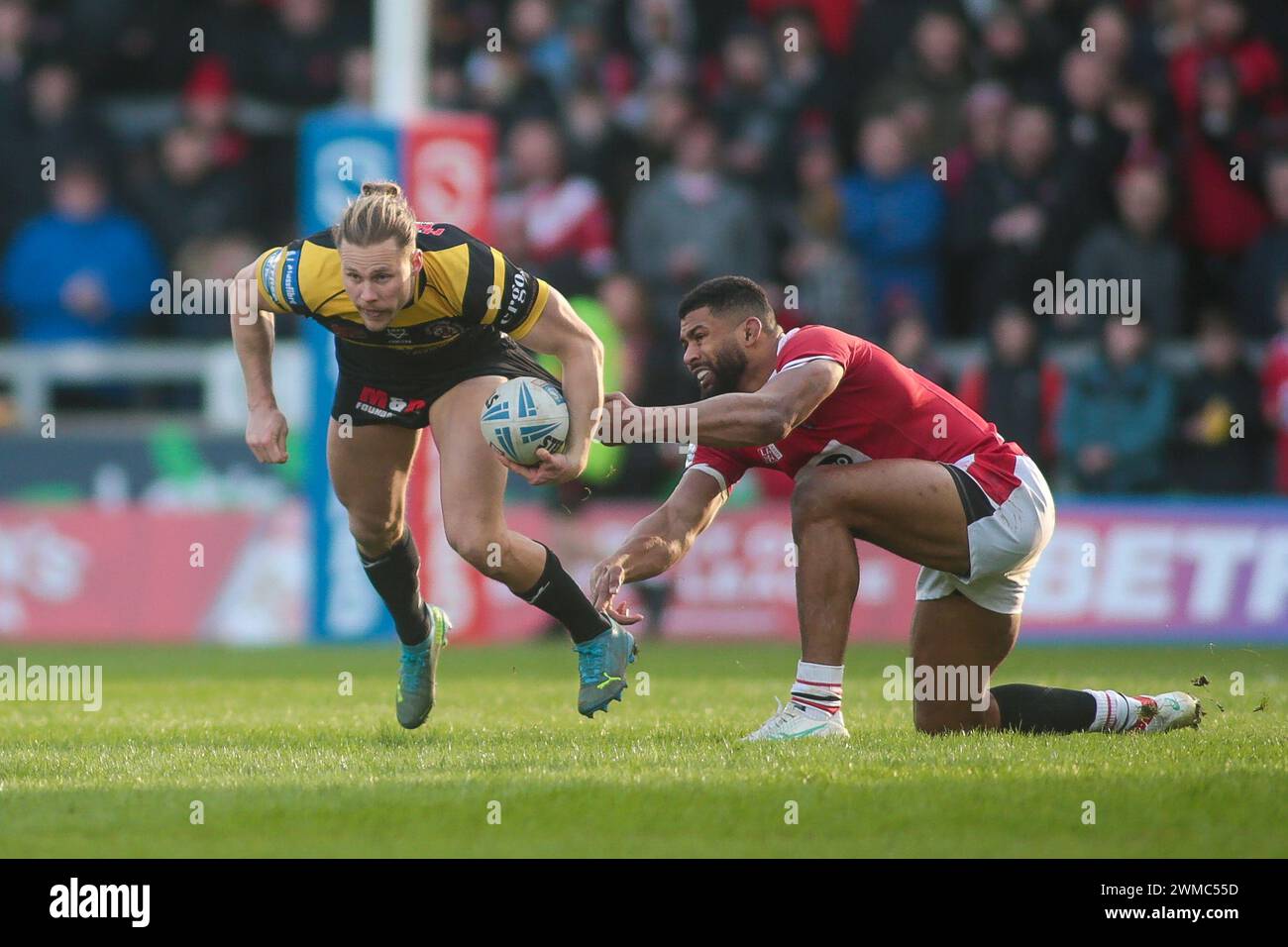 Manchester, UK. 25th Feb, 2024. Callum Watkins of Salford tackles Jacob ...