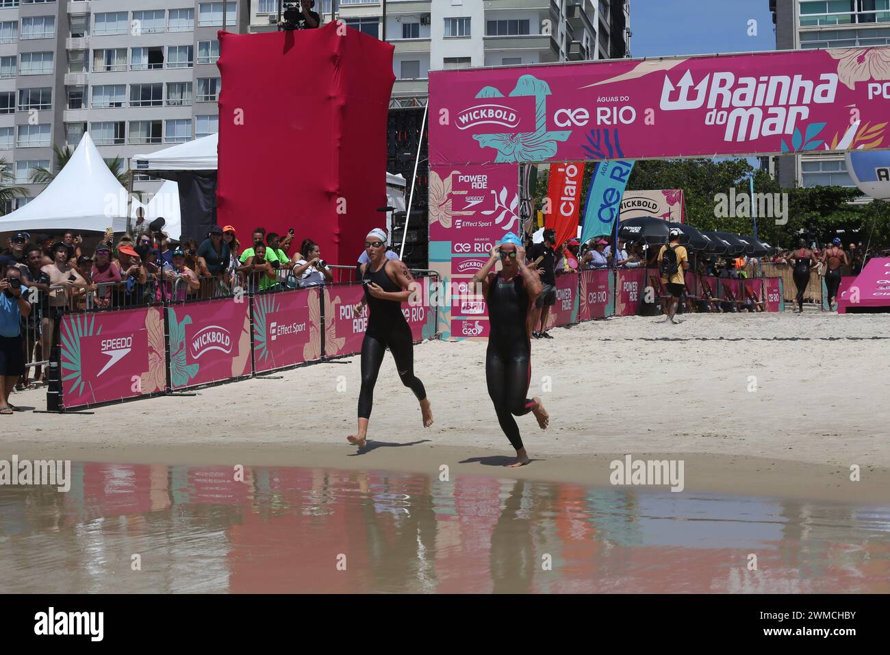 February 25, 2024, Rio De Janeiro, Rio De Janeiro, Brasil: RIO DE JANEIRO (RJ), 02/25/2024 - SWIMMING/ANA MARCELA/REINHA DO MAR- Olympic swimming champion swimmer Ana Marcela won the Rainha do Mar circuit that took place this Sunday on Copacabana beach, Rio de Janeiro. (Credit Image: © Aline Ribeiro Alcantara/TheNEWS2 via ZUMA Press Wire) EDITORIAL USAGE ONLY! Not for Commercial USAGE! Stock Photo