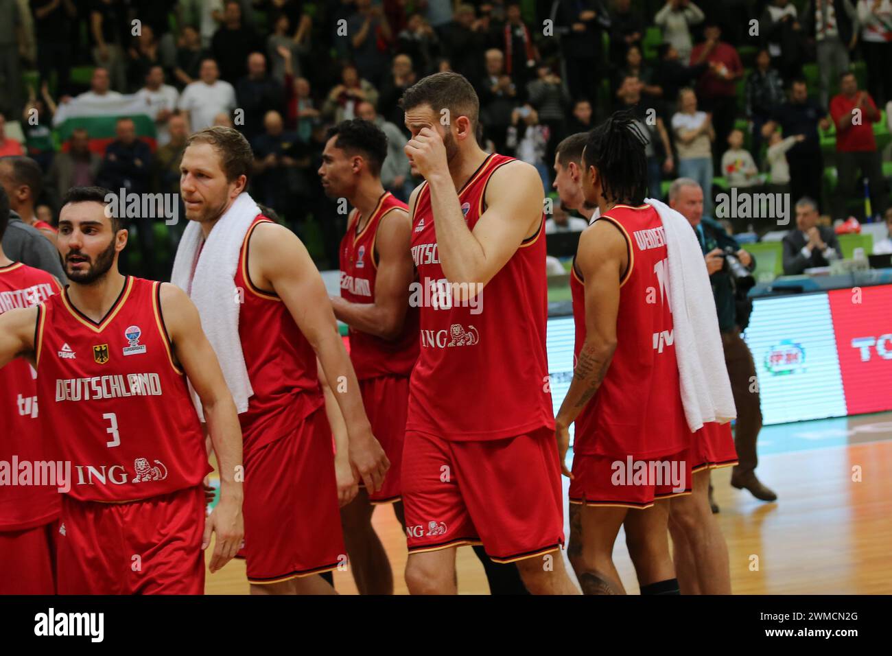 Botevgrad, Bulgaria. 25th Feb, 2024. Basketball: European Championship qualifier, Bulgaria - Germany, 4th round, Group D, Matchday 2: Germany's Max DiLeo (l-r), Christian Sengfelder, Oscar Da Silva, Jonas Wohlfarth-Bottermann and Nelson Weidemann leave the court disappointed at the end of the game. The team lost 62:67 (27:28). Credit: Stickel Matthias/dpa/Alamy Live News Stock Photo