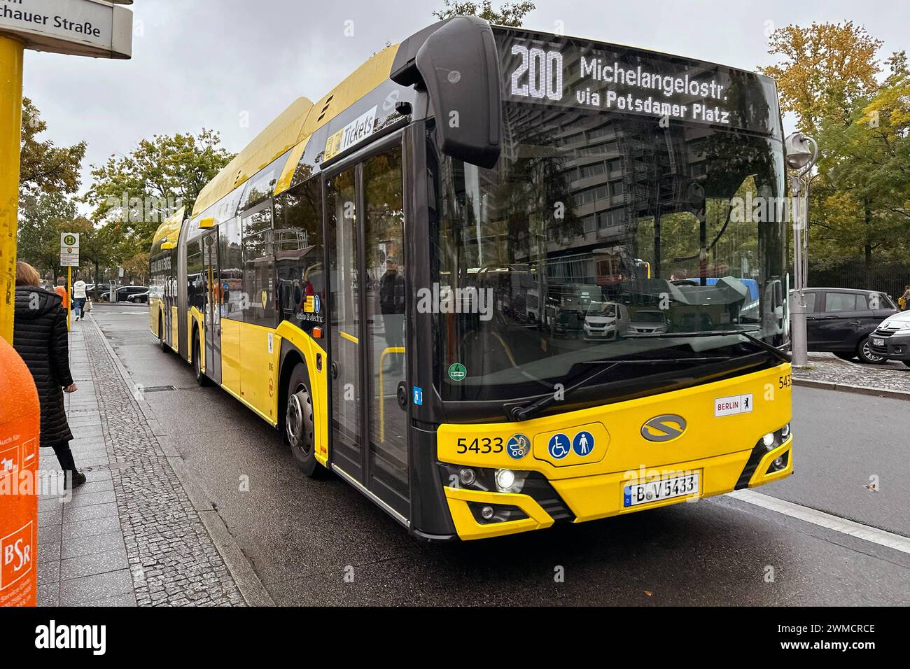 40+ Bus 200 Berlin Zoologischer Garten, Check the timetable now and