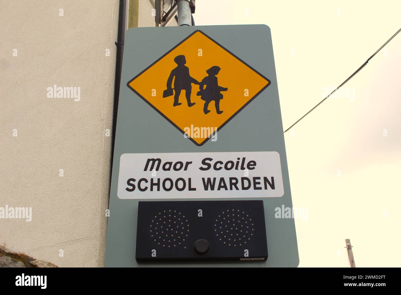 Dublin, Irland - February 24th 2024: A photo of a yellow  Irish School warden sign on a street pole in Dublin. Stock Photo