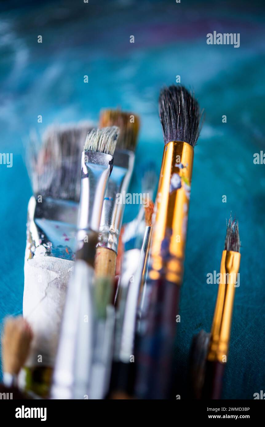 Artistry brushes hi-res stock photography and images - Alamy