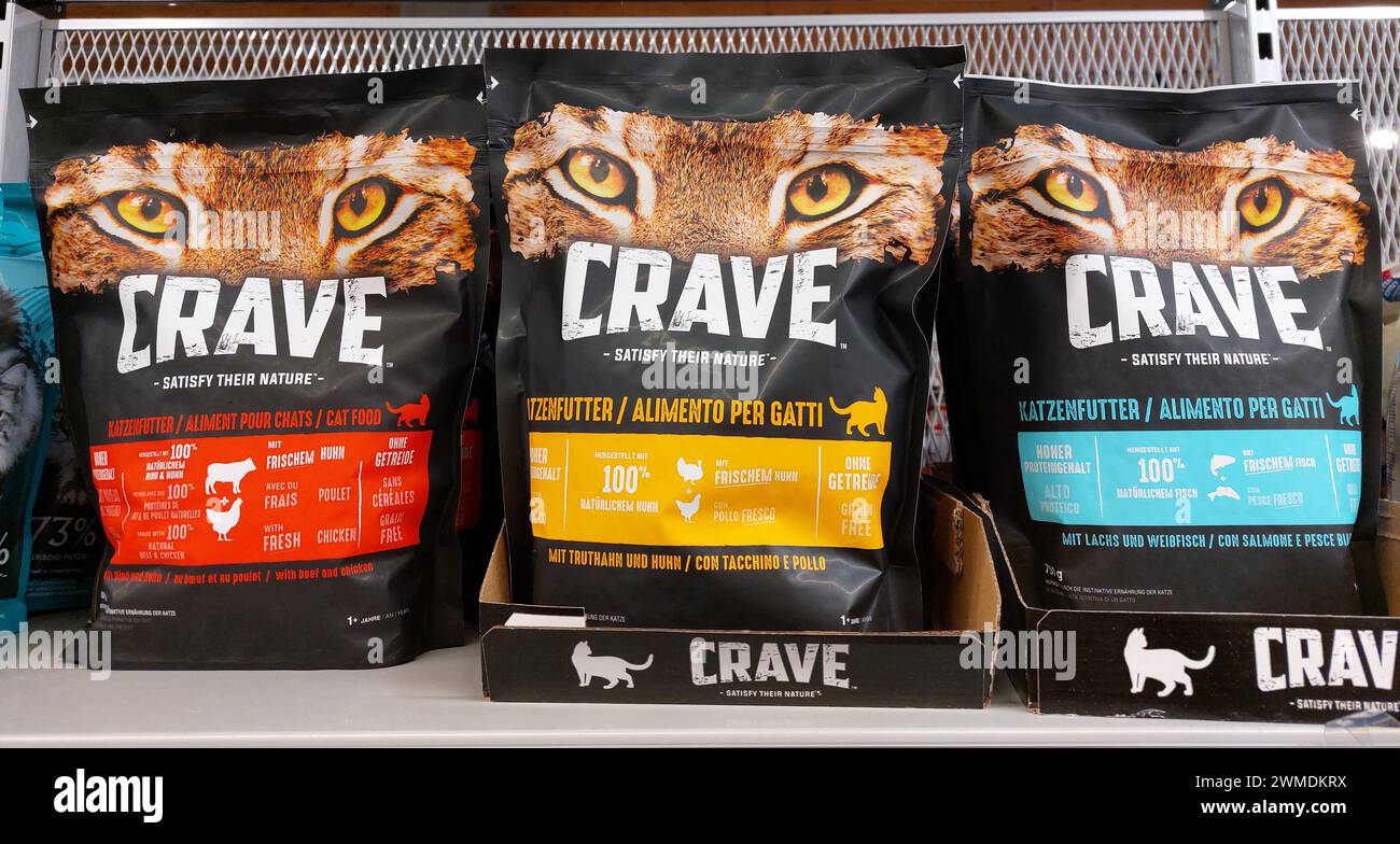 Crave cat food packs in a pet shop Stock Photo