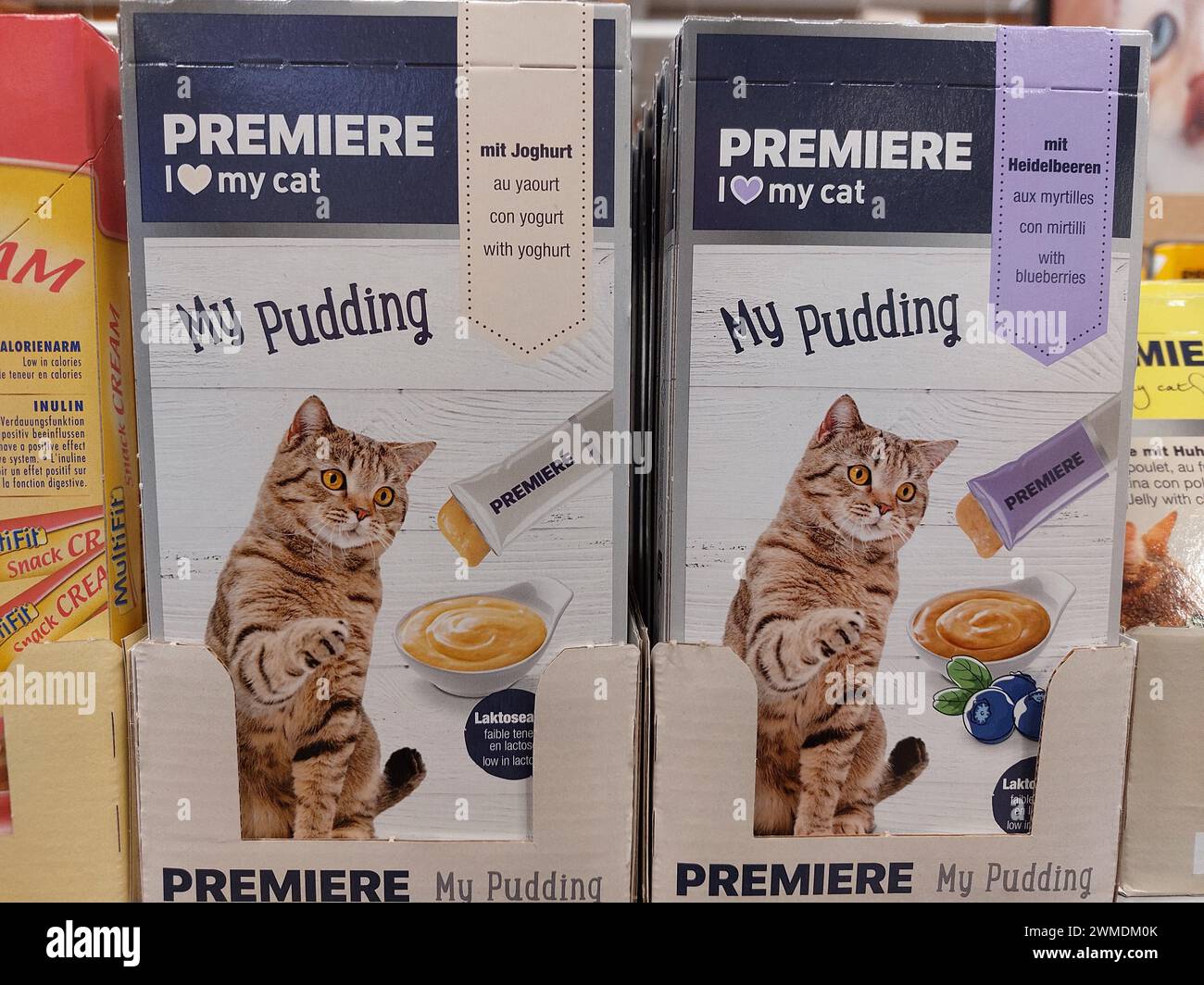 Premiere my pudding cat food packs in a pet shop Stock Photo
