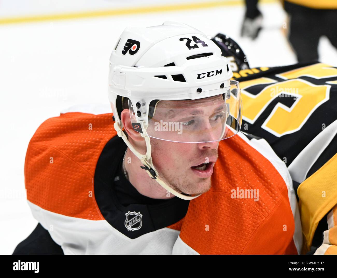 Pittsburgh, United States. 25th Feb, 2025. Philadelphia Flyers defenseman Nick Seeler (24 