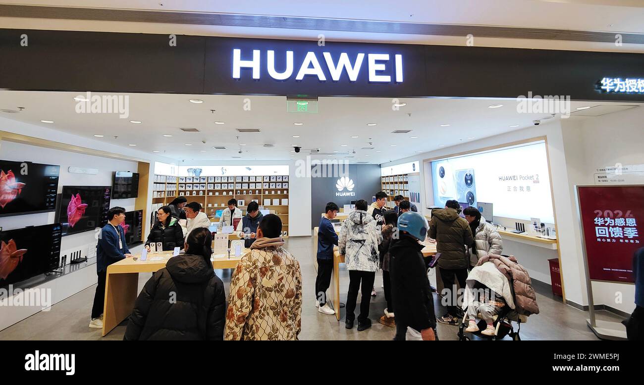 SHANGHAI, CHINA FEBRUARY 25, 2024 Customers experience Huawei's