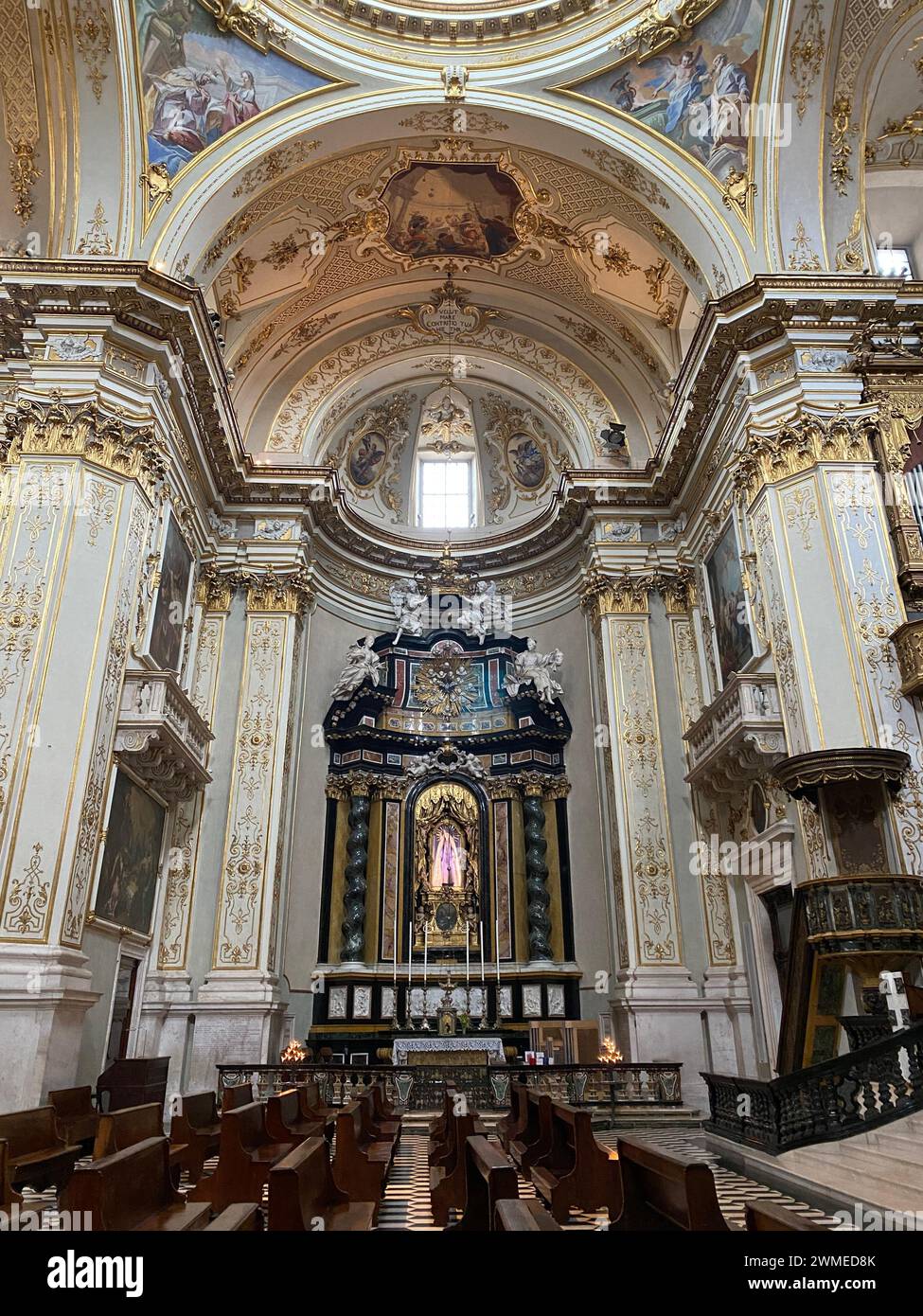 Interior of the Cattedrale (Duomo) di Bergamo e Battistero Stock Photo ...