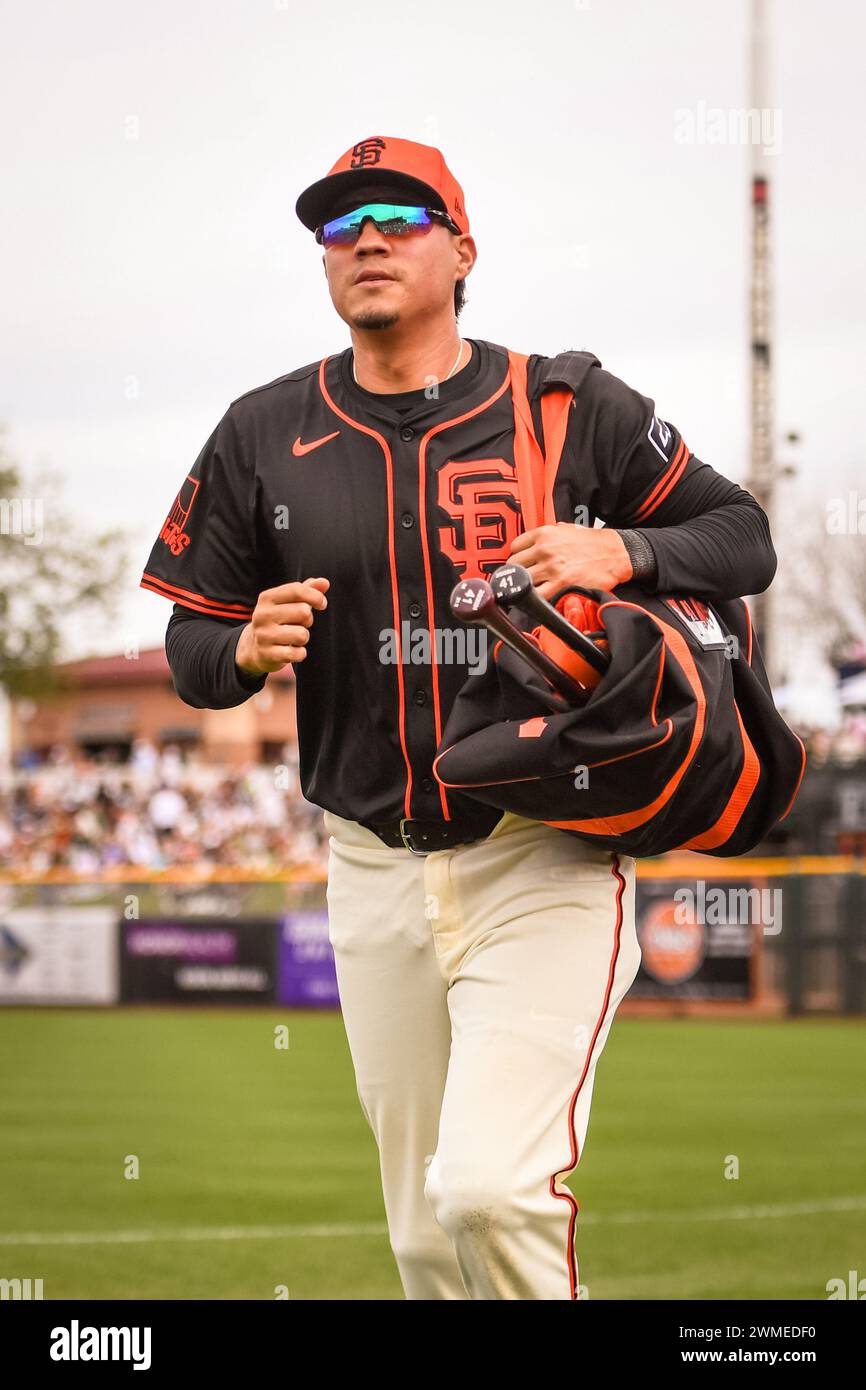 San Francisco Giants first baseman Wilmer Flores (41) arrives before an