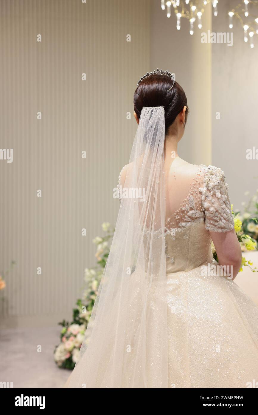 Happy wedding day - Bride detail cuts Stock Photo - Alamy