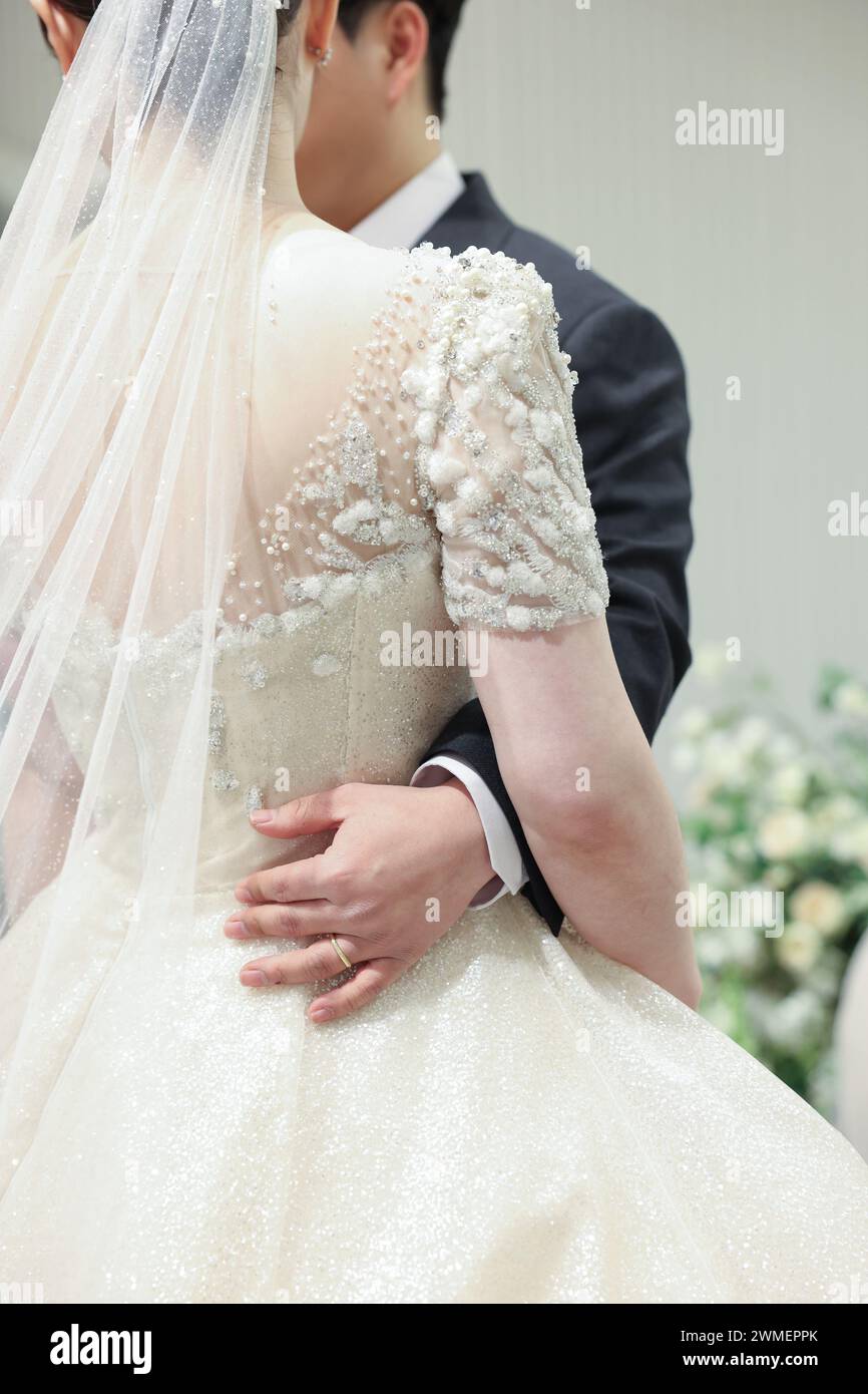 Happy wedding day - Bride detail cuts Stock Photo - Alamy