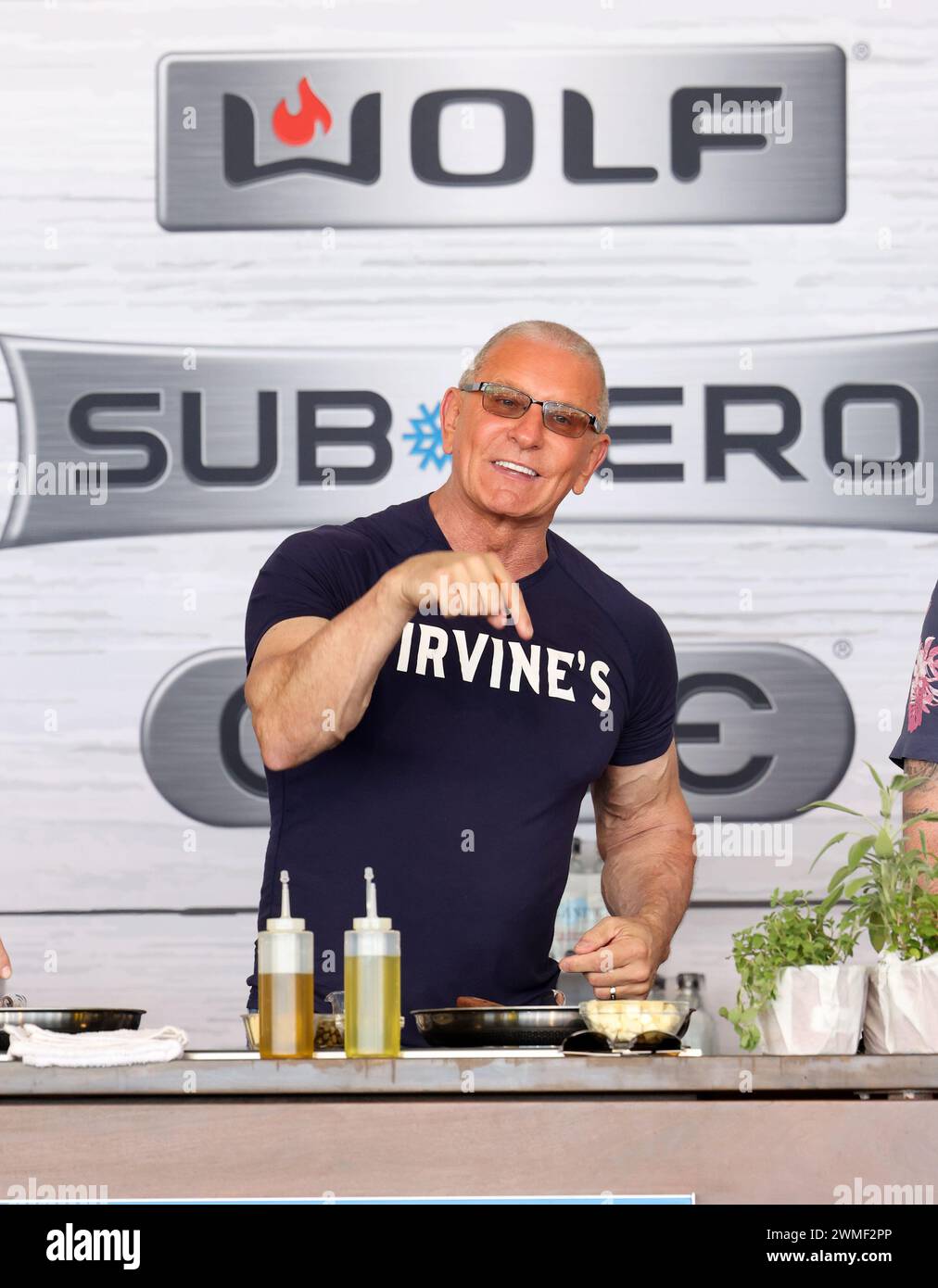 Robert irvine hi-res stock photography and images - Alamy