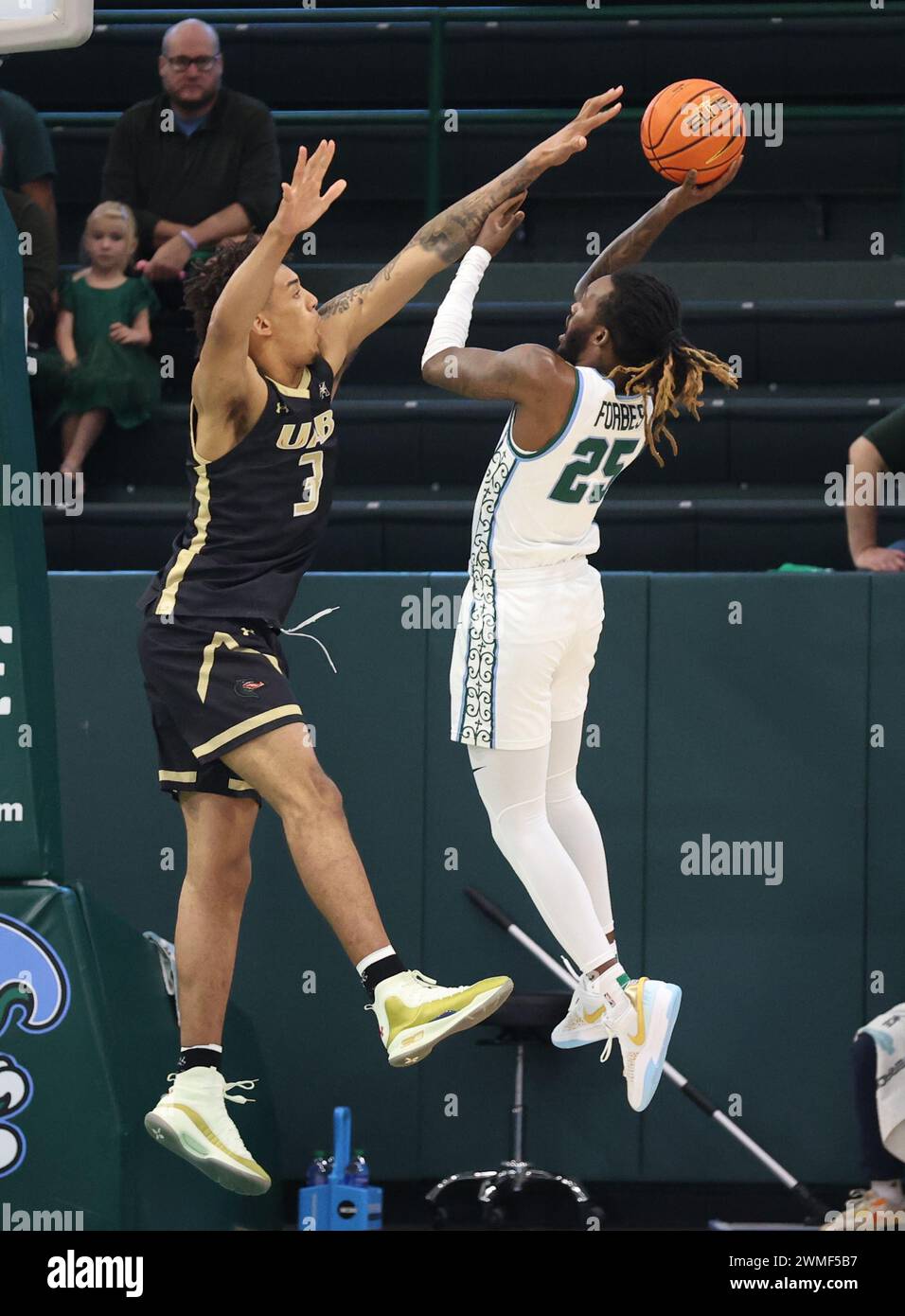 Tulane Green Wave Guard Jaylen Forbes 25 Shoots A Jumper Against UAB   Tulane Green Wave Guard Jaylen Forbes 25 Shoots A Jumper Against Uab Blazers Forward Yaxel Lendeborg 3 During An American Athletic Conference Mens Basketball Game At Fogleman Arena In New Orleans Louisiana On Sunday February 25 2024 Photo By Peter G Forestsipa Usa 2WMF5B7 