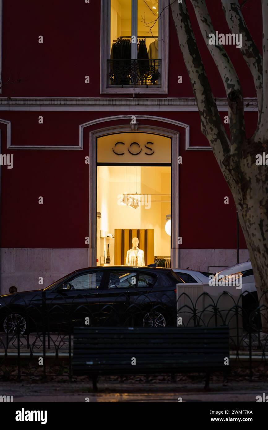 COS, Minimalist Fashion Brand, Opens Largest U.S. Location In Gold