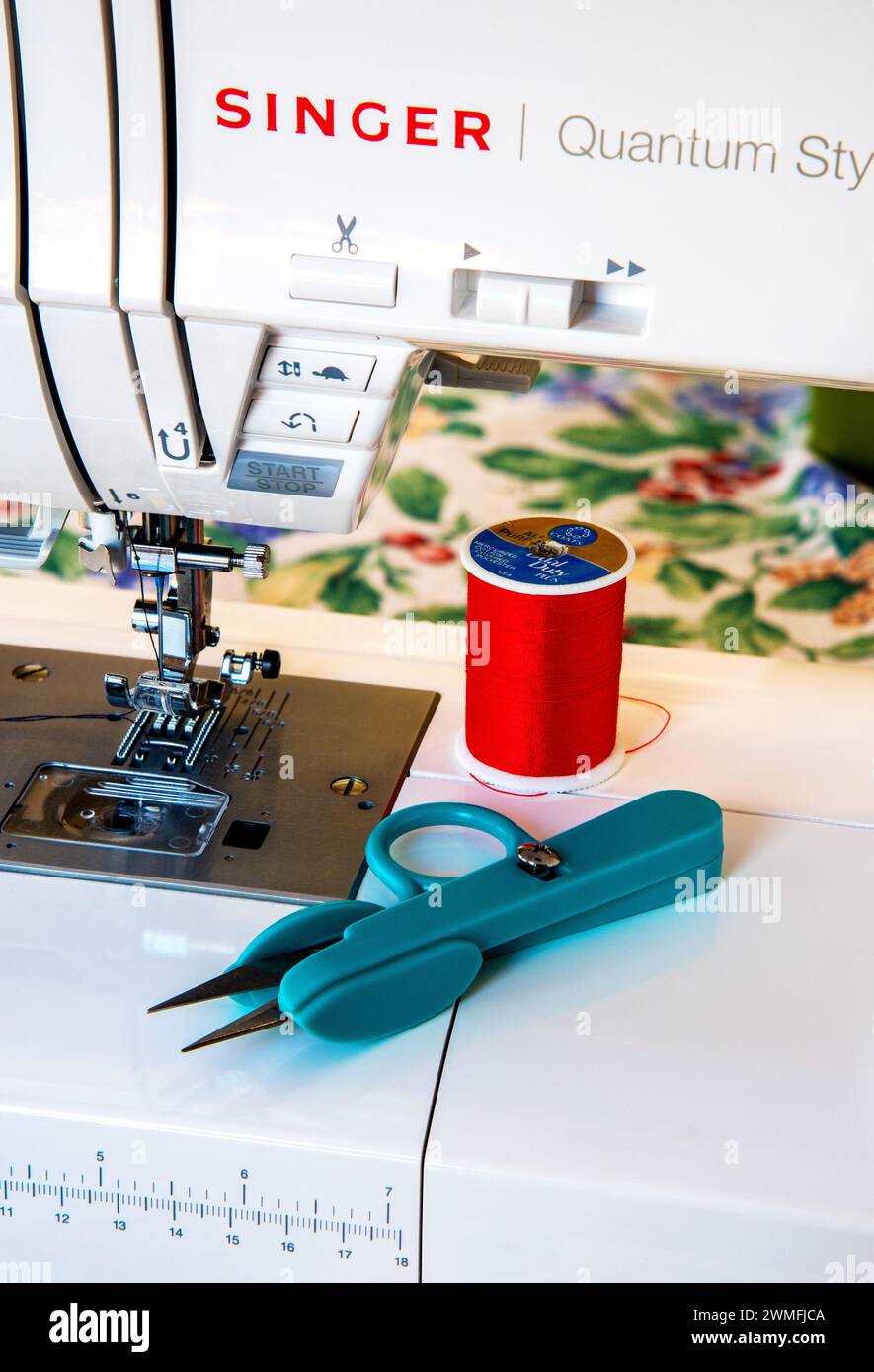 Singer sewing machine hires stock photography and images Alamy