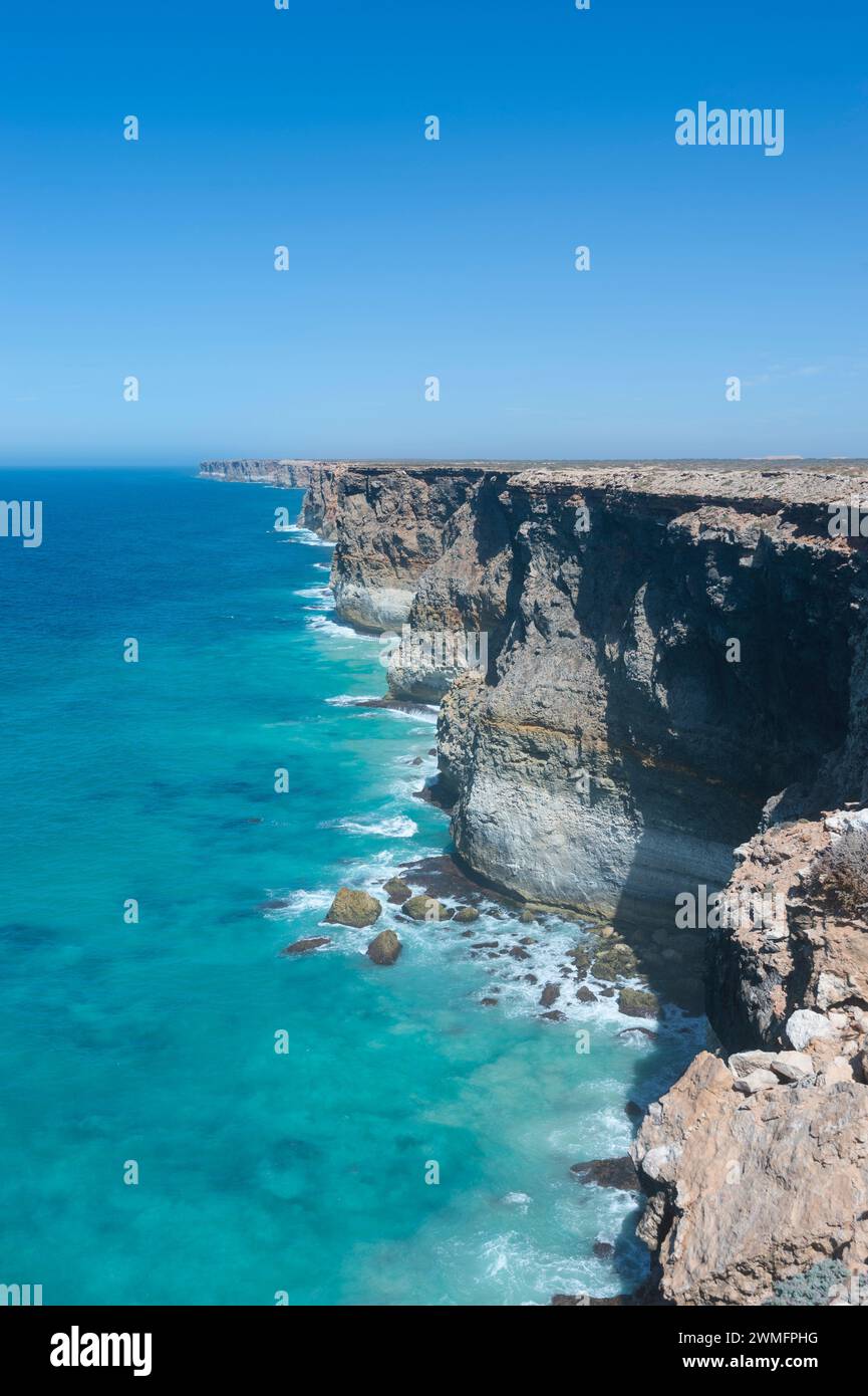 Vertical scenic view of the Head of Bight and Bunda Cliffs are a population tourist attraction, Nullarbor, South Australia, SA, Australia Stock Photo