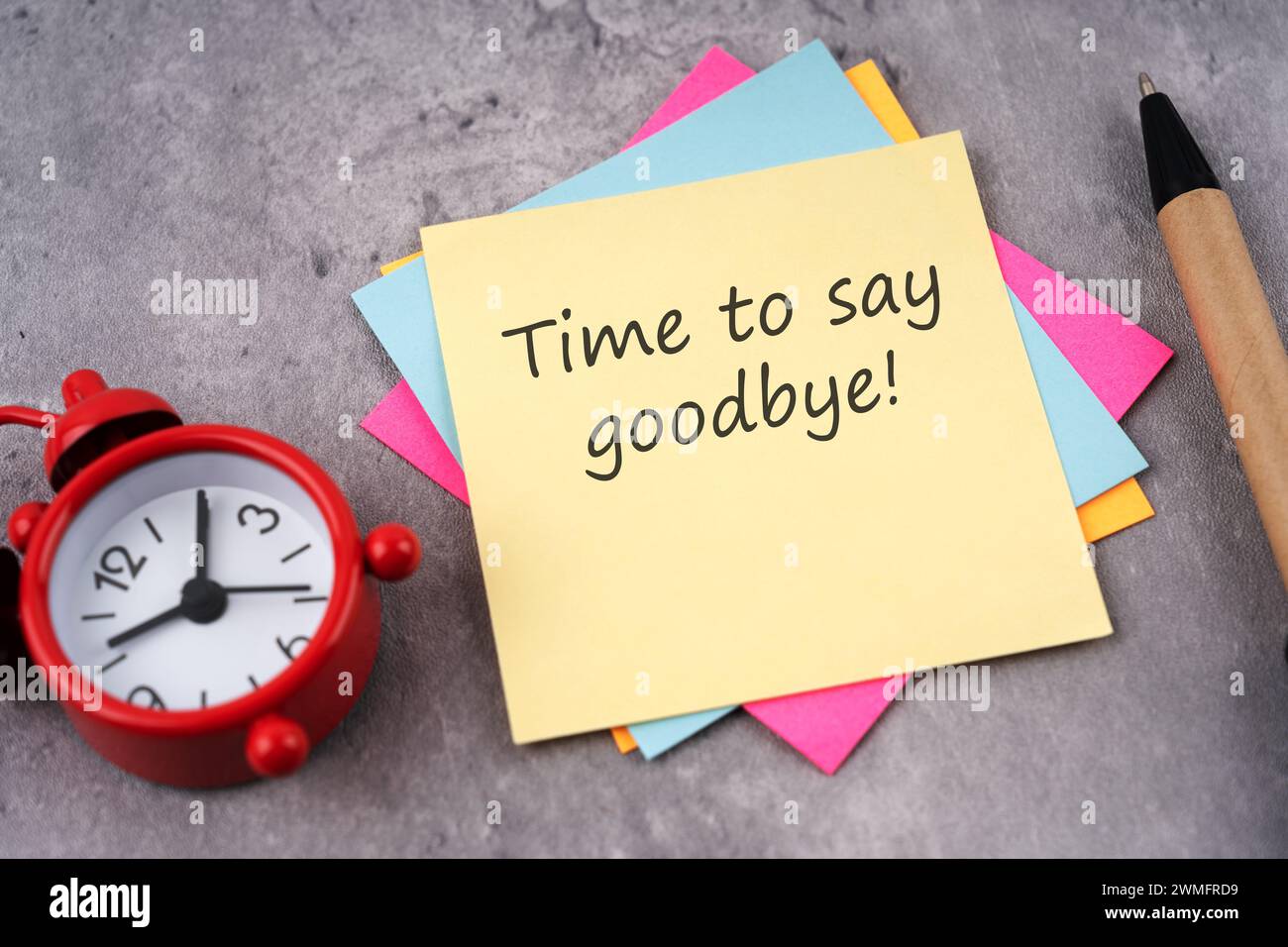 Time to say goodbye text on adhesive note Stock Photo