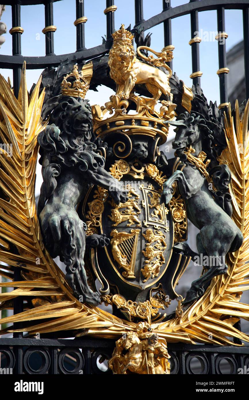 Coat of arms history hi-res stock photography and images - Alamy
