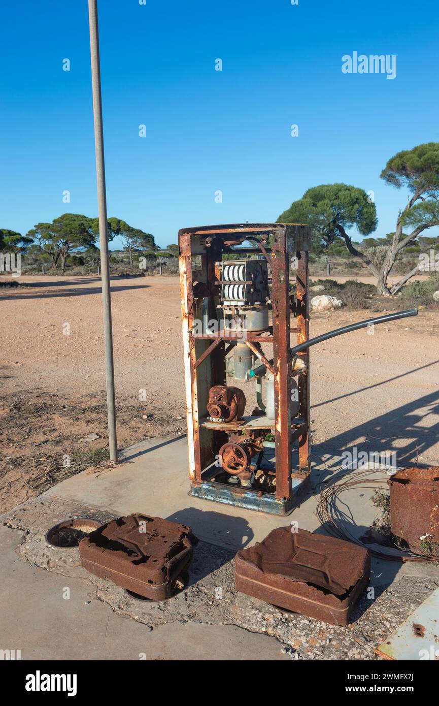 Old fuel bowser at Koonalda Homestead, a point of interest along the Eyre Highway, Nullarbor, South Australia, SA, Australia Stock Photo