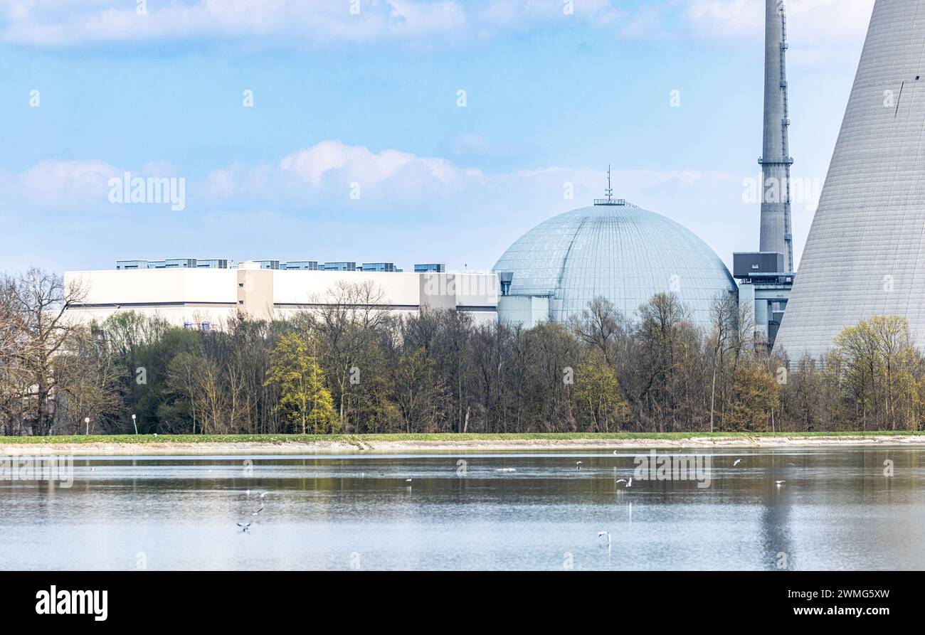 Der Reaktor des AKW Isar 2 ging 1988 ans Netz. Mitte April 2023 wird das Atomkraftwerk, trotz Energiekrise, abgestellt. (Niederaichbach, Deutschland, Stock Photo