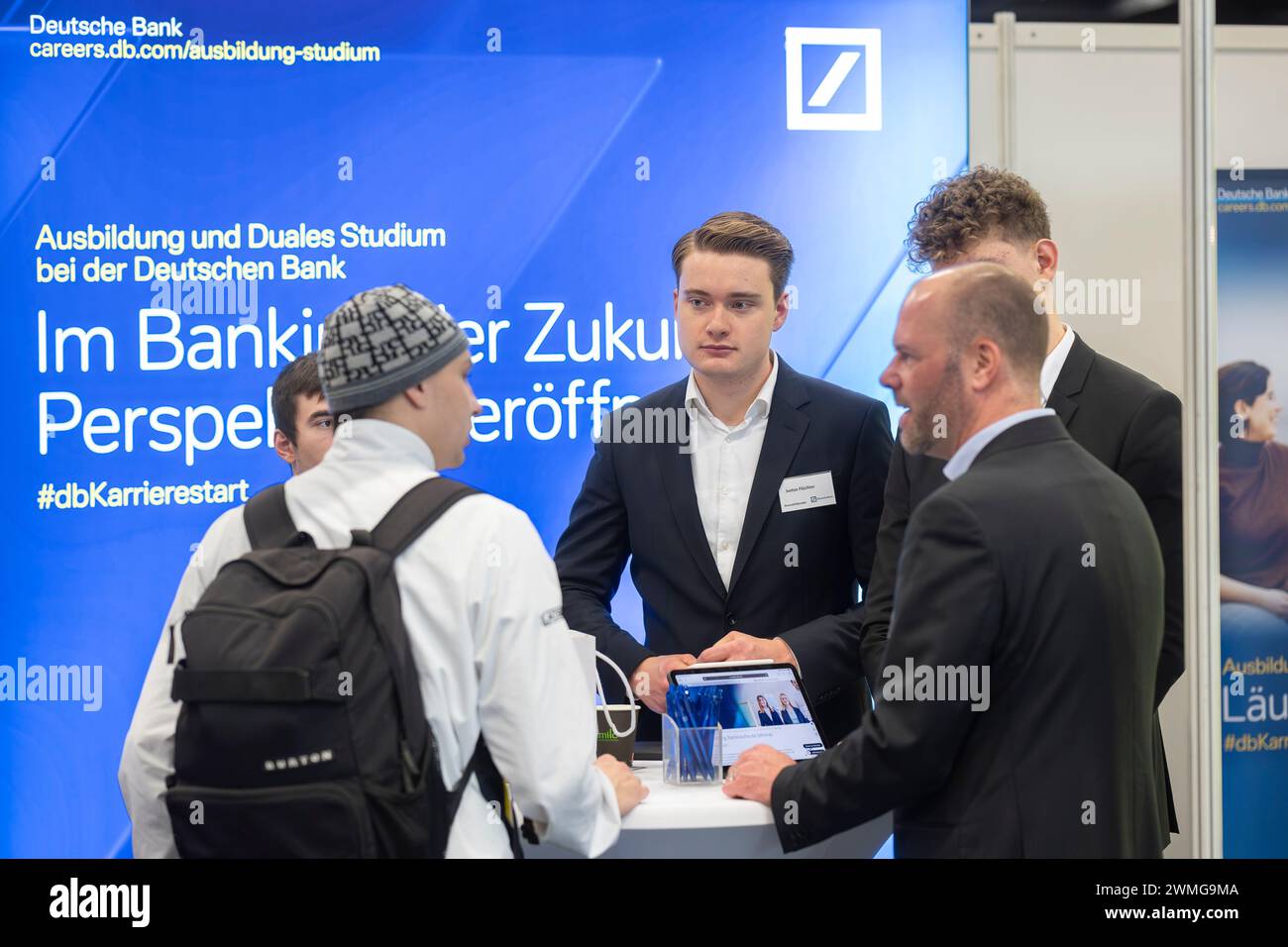 Kšlner Messehalle, Berufsorientierungsmesse EINSTIEG. Hier treffen SchŸler auf knapp 350 Aussteller wie Unternehmen, UniversitŠten, private Hochschule Stock Photo