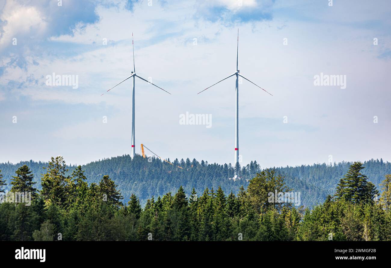 Den Windpark Häusern sieht man von Ühlingen-Birkendorf im Südschwarzwald gut. Die Windkraftanlage überragen den Schwarzwald deutlich. (Ühlingen-Birken Stock Photo