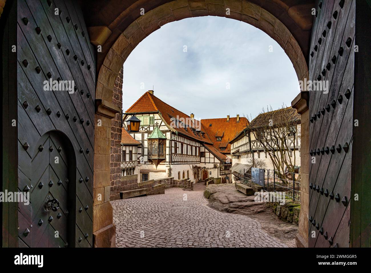 Tor zur Vogtei mit dem Nürnberger Erker, Wartburg, UNESCO Welterbe in Eisenach, Thüringen, Deutschland  |  Gate to the Wartburg castle knight's house, Stock Photo