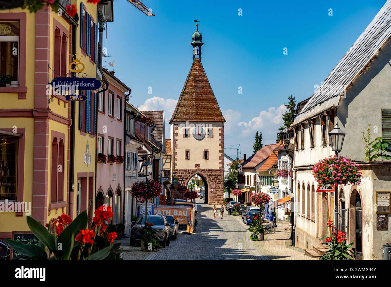 Das Königschaffhausener Tor in Endingen am Kaiserstuhl, Baden-Württemberg, Deutschland  |  City gate Königschaffhausener Tor in Endingen am Kaiserstuh Stock Photo