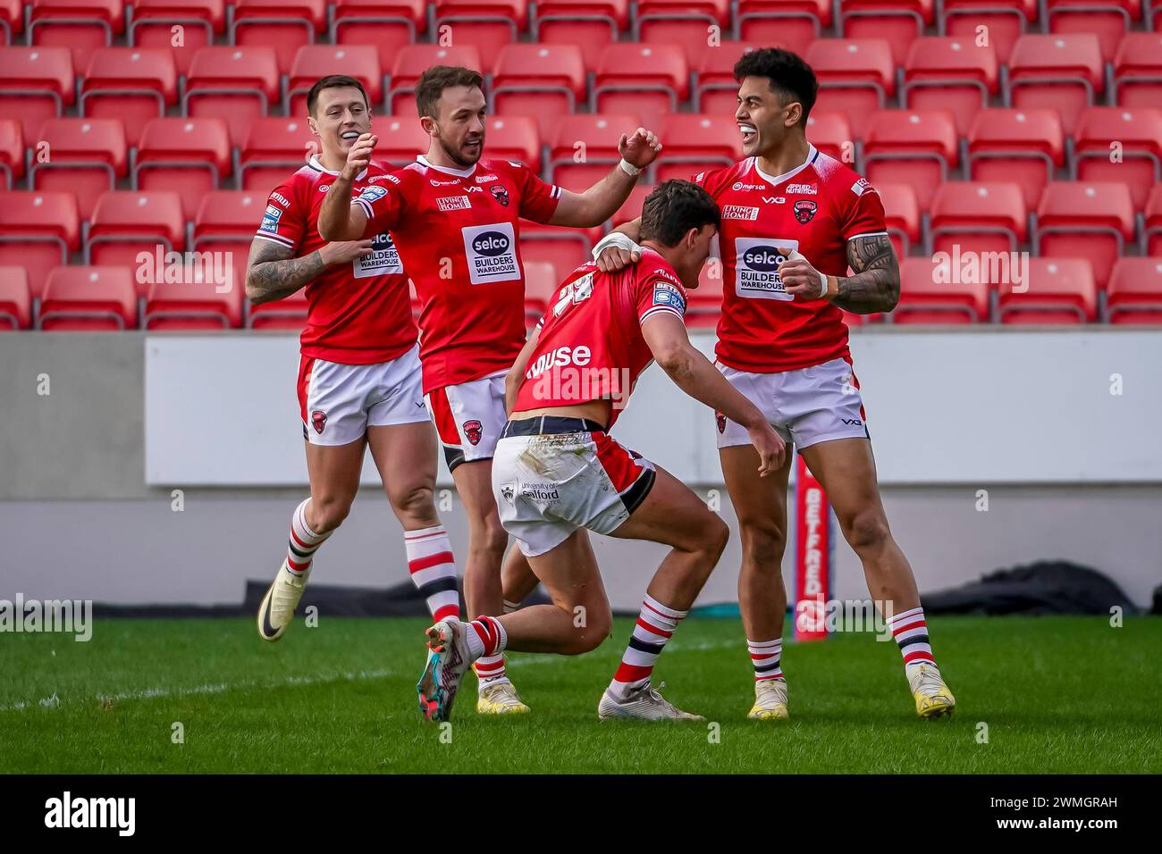 SAM STONE and team mates celebrate the try. Salford Red Devils Vs Castleford Tigers Betfred Super League Round 2, Salford Community Stadium, 25th February 2024. Credit: James Giblin/Alamy Live News. Stock Photo