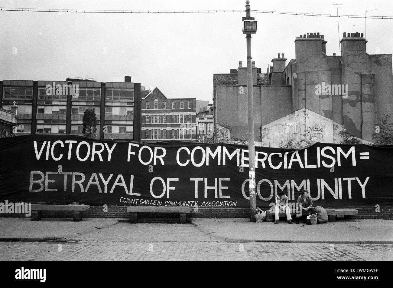 Opening of the new Covent Garden Piazza 1980s. The Covent Garden Community Association (CGCA) fought against the commercialism of this central part of London. Their banner, ‘Victory for Commercialism Betrayal of the Community’.  Covent Garden Piazza was opened by Sir Horace Cutler on 19th June 1980. UK HOMER SYKES Stock Photo