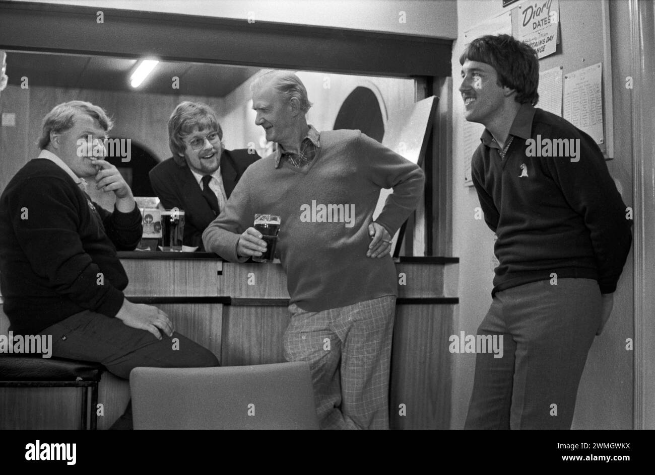 Men propping up the bar in a private members golf club 1980s UK. Didsbury Golf Club. Didsbury, Manchester, England UK 1981 HOMER SYKES Stock Photo