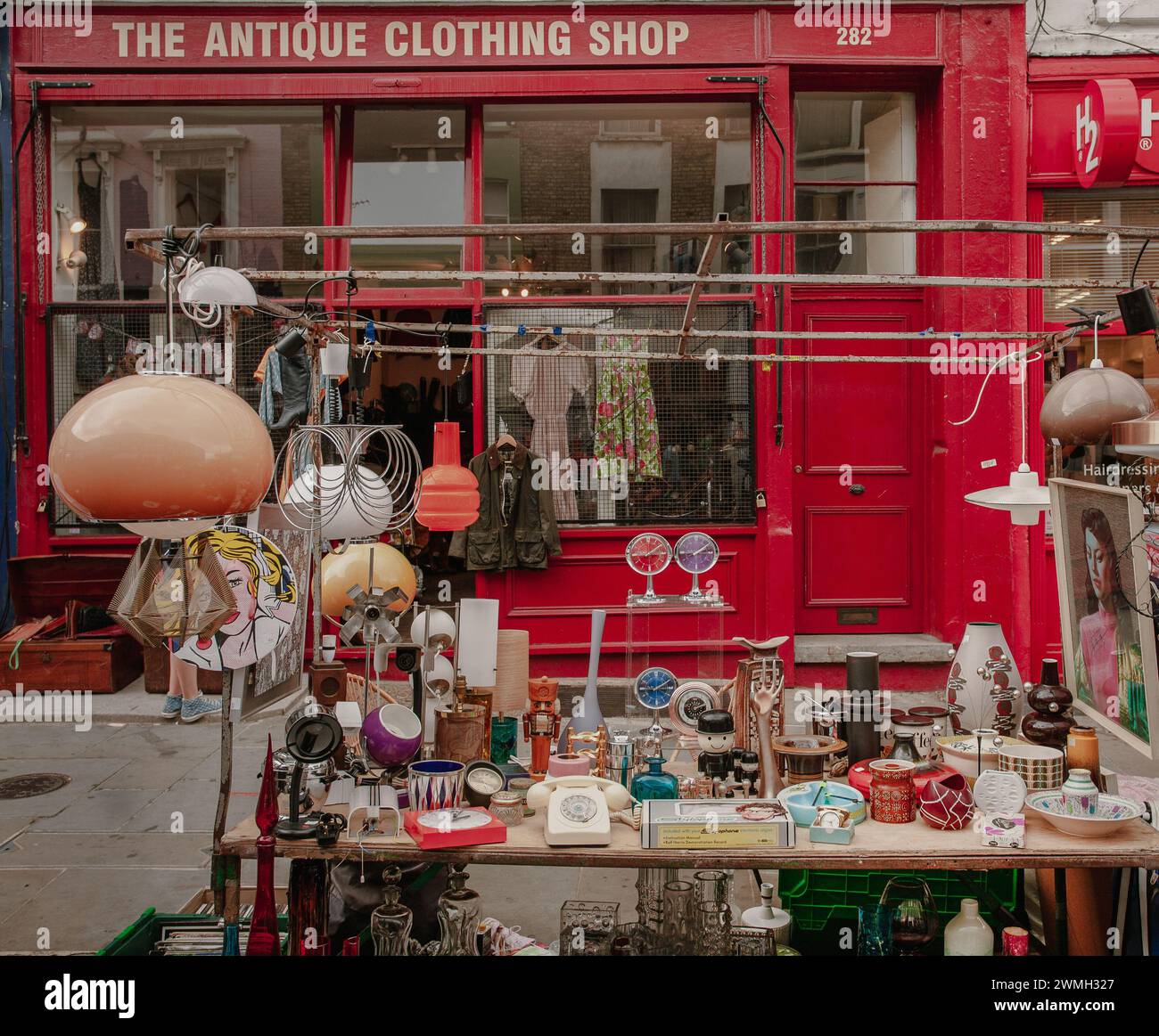 Vintage and antiques stall, Portobello road, London Stock Photo Alamy