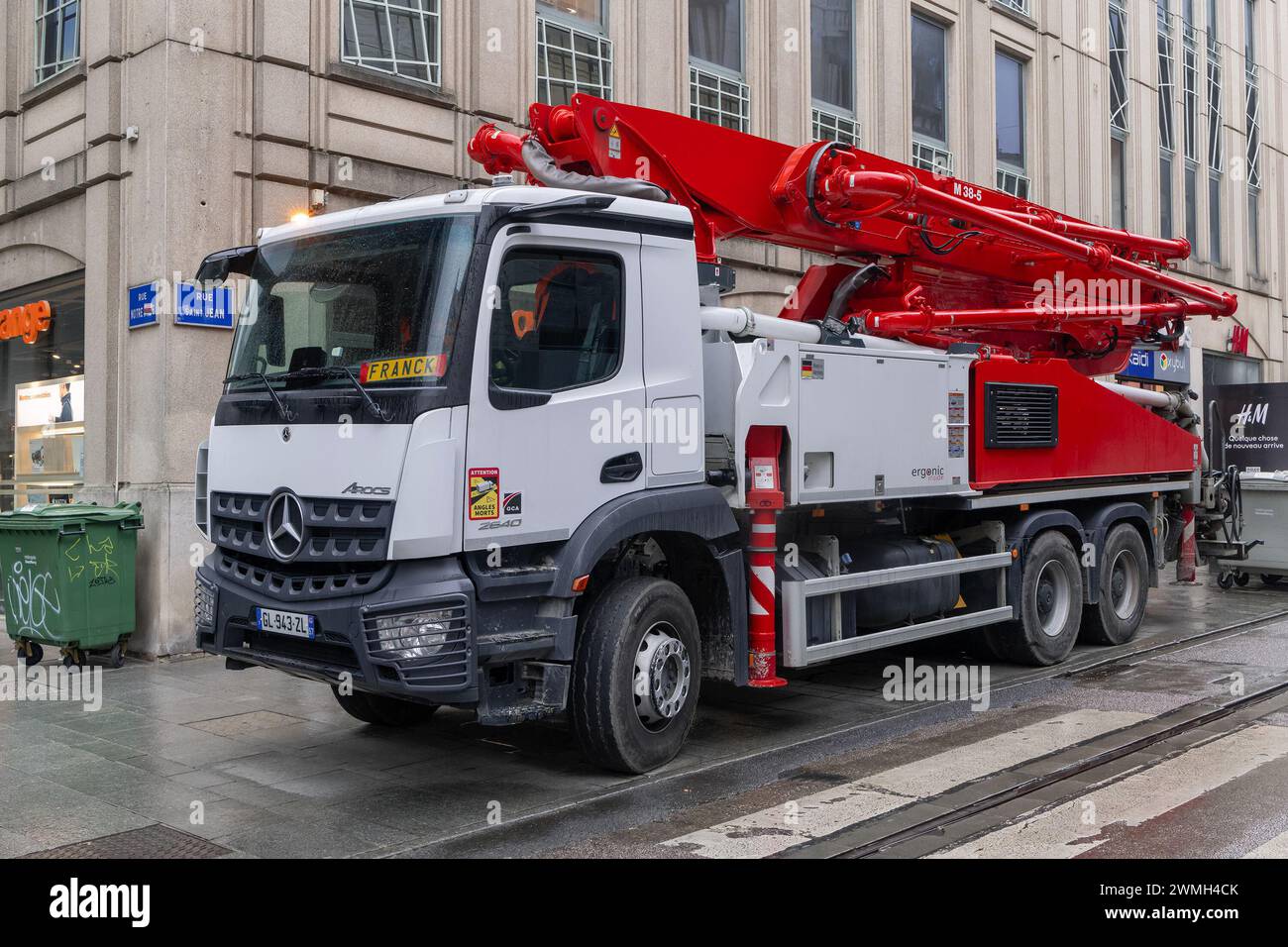 MERCEDES Arocs 6x4 Avec Pompe à Béton PUTZMEISTER M38-5