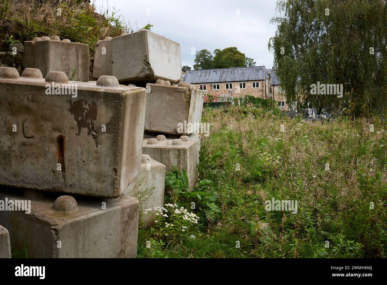 Heap broken concrete blocks hi-res stock photography and images - Alamy