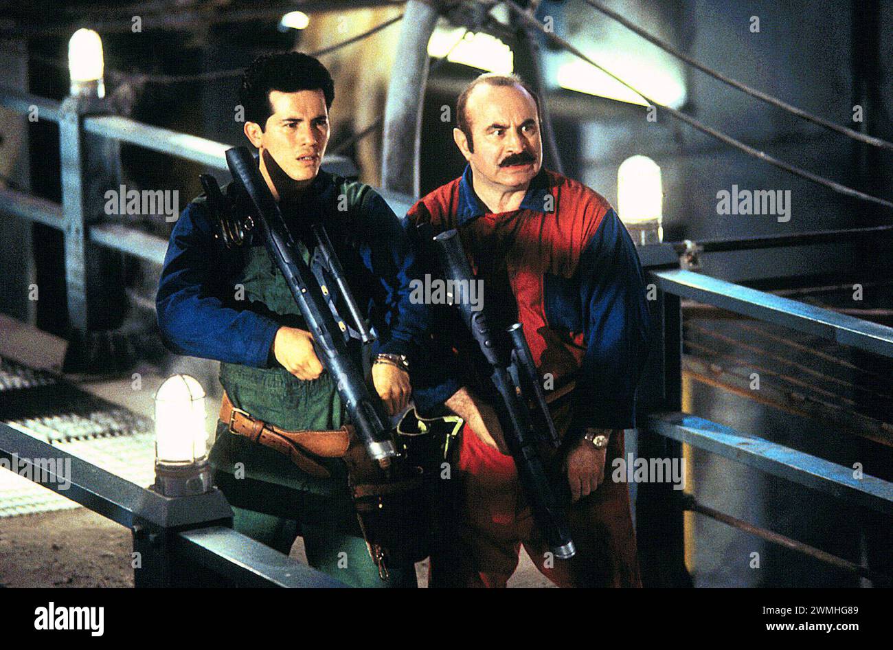 Super Mario Bros Bob Hoskins John Leguizamo Stock Photo Alamy