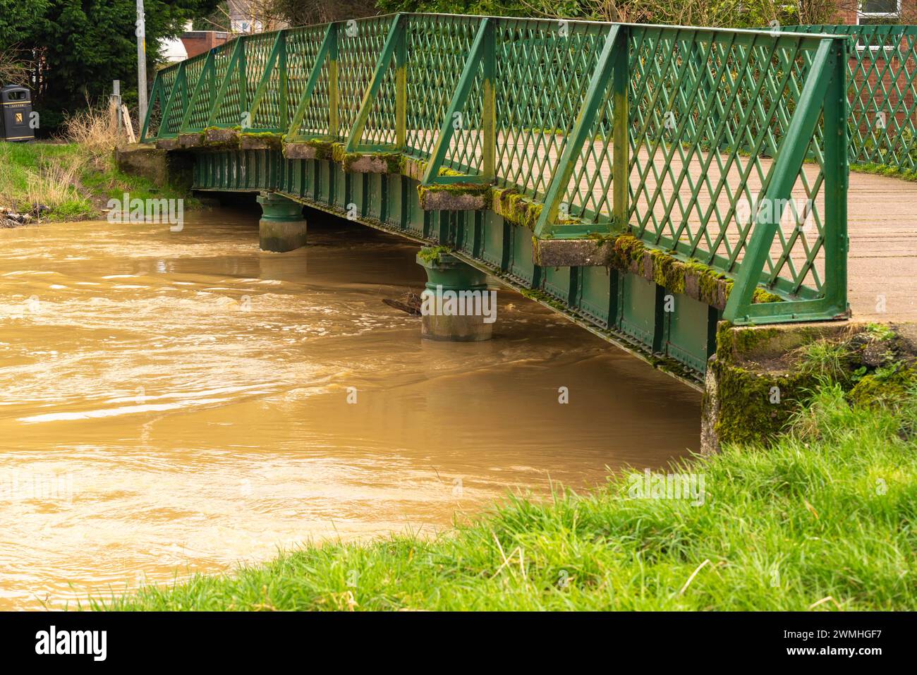 River Witham, bridge, Boultham Park, link Russell Street, Newark Road, in flood, brown waters, fast current, structure under pressure, green cast iron Stock Photo