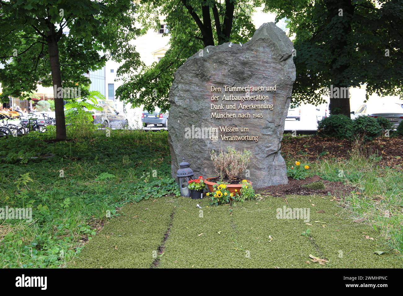 Trümmerfrauen münchen hi-res stock photography and images - Alamy