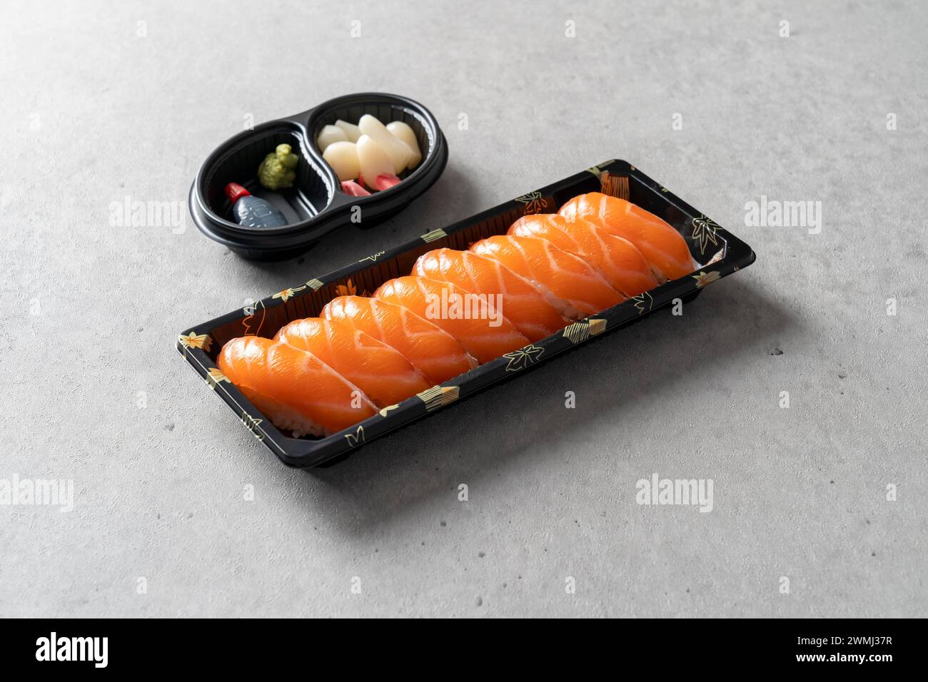 Salmon belly, sushi, tuna sashimi, tuna, shrimp, assorted, soy sauce