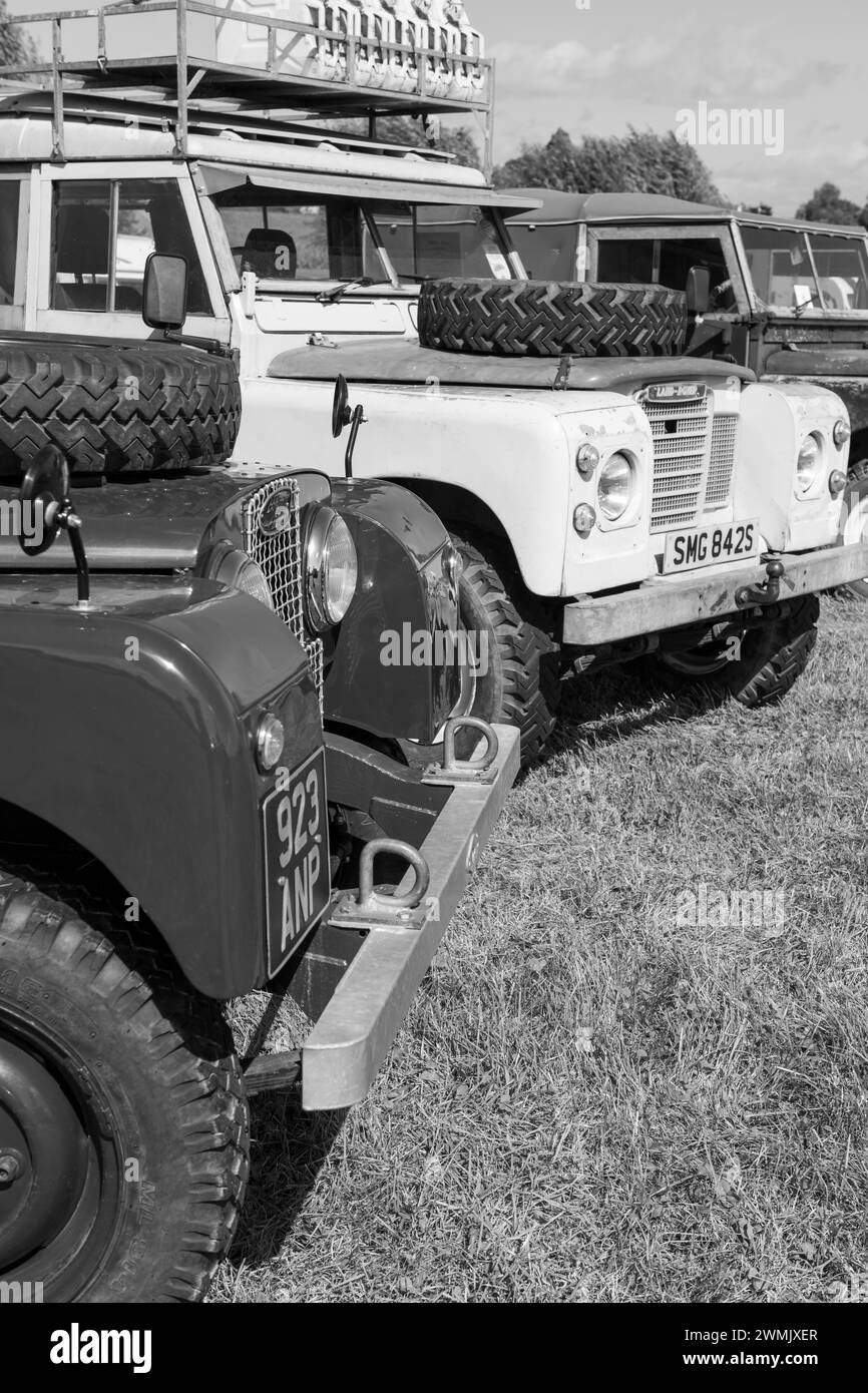 Land rover rovers 4x4 Black and White Stock Photos & Images - Alamy