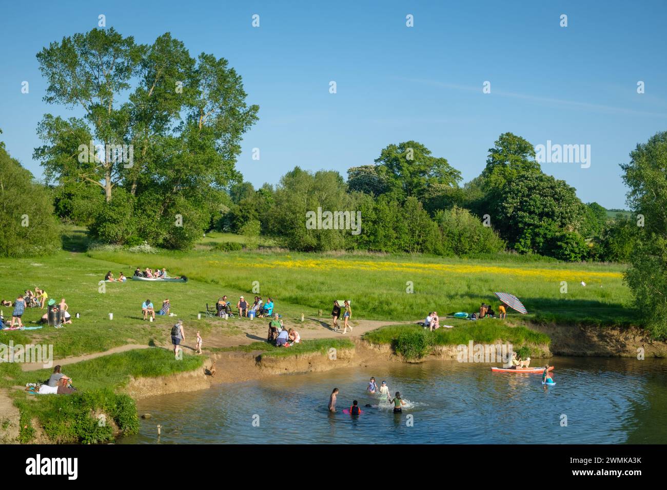 Wallingford Beach, locals and holidaymakers enjoying the Summer sunshine by the River Thames which is proposed as a possible UK bathing water site Stock Photo