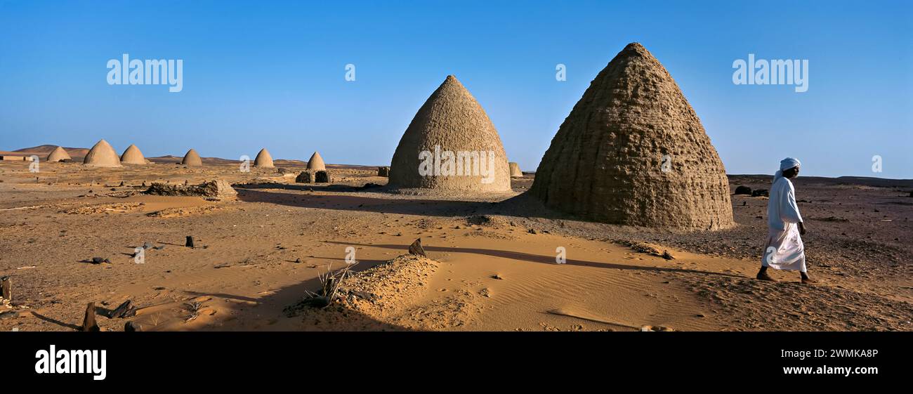 Ruins and tombs in the desert of Sudan, Nubian king's tomb from the 25th dynasty. El-Kurru was one of the royal cemeteries used by the Nubian royal... Stock Photo