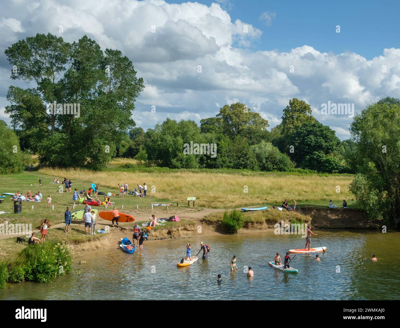 Wallingford Beach, locals and holidaymakers enjoying the Summer sunshine by the River Thames which is proposed as a possible UK bathing water site Stock Photo