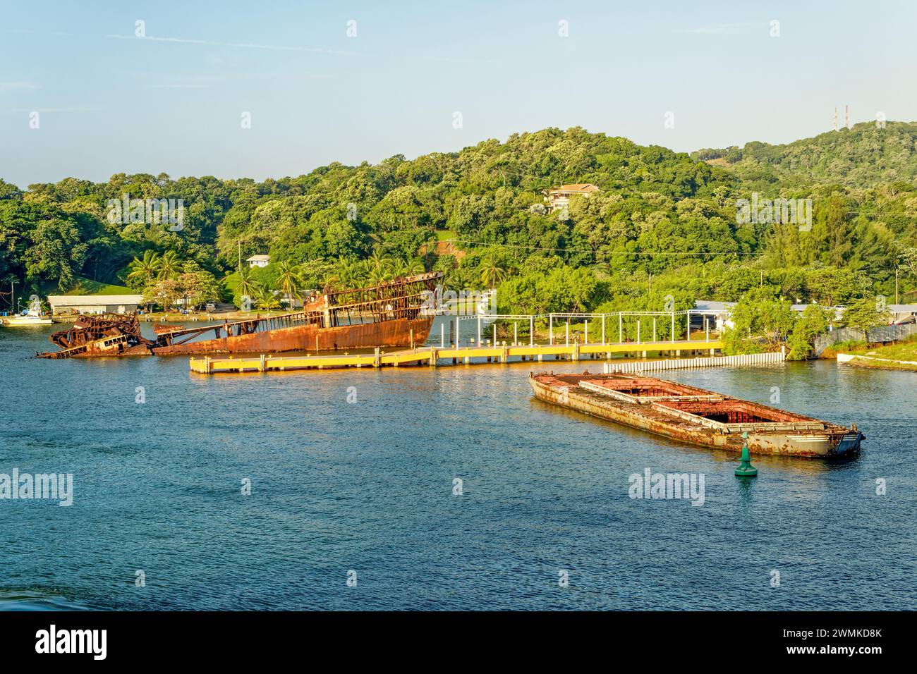 Port Roatan Pais Roatan honduras ferry hi-res stock photography and images - Alamy